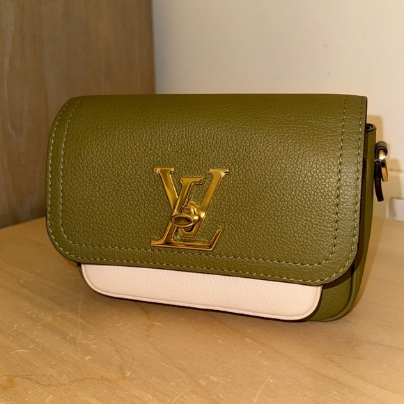 Louis Vuitton Lockme Tender rare color 100% authentic - Picture 1 of 8
